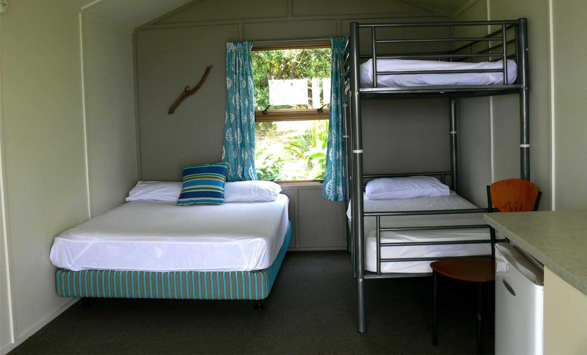 Oakura Beach Holiday Park Exterior foto